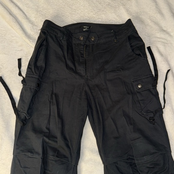 Forever 21  Black Cargo Pants high rise - Picture 2 of 5